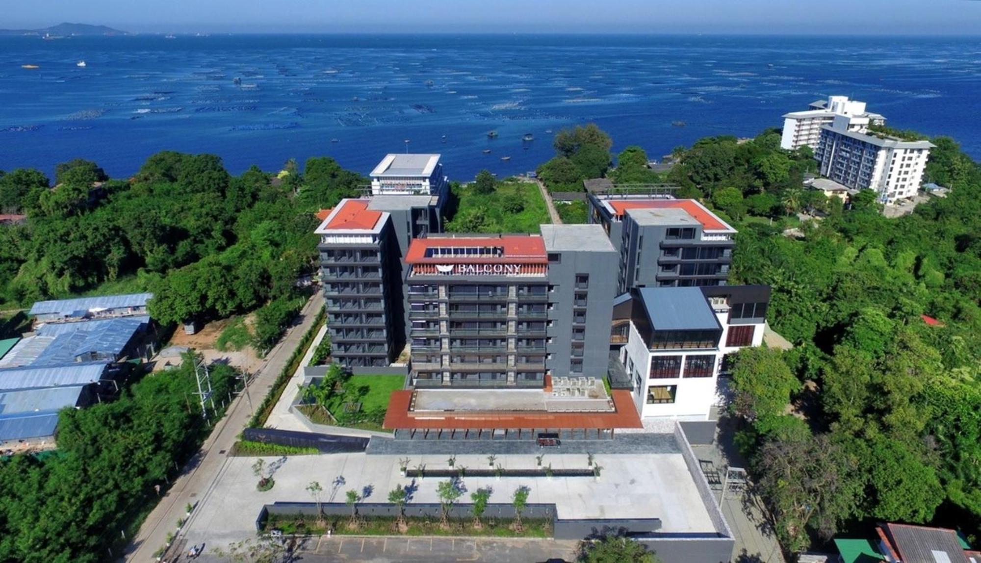 Balcony Seaside Sriracha Hotel & Serviced Apartments Si Racha Exterior photo