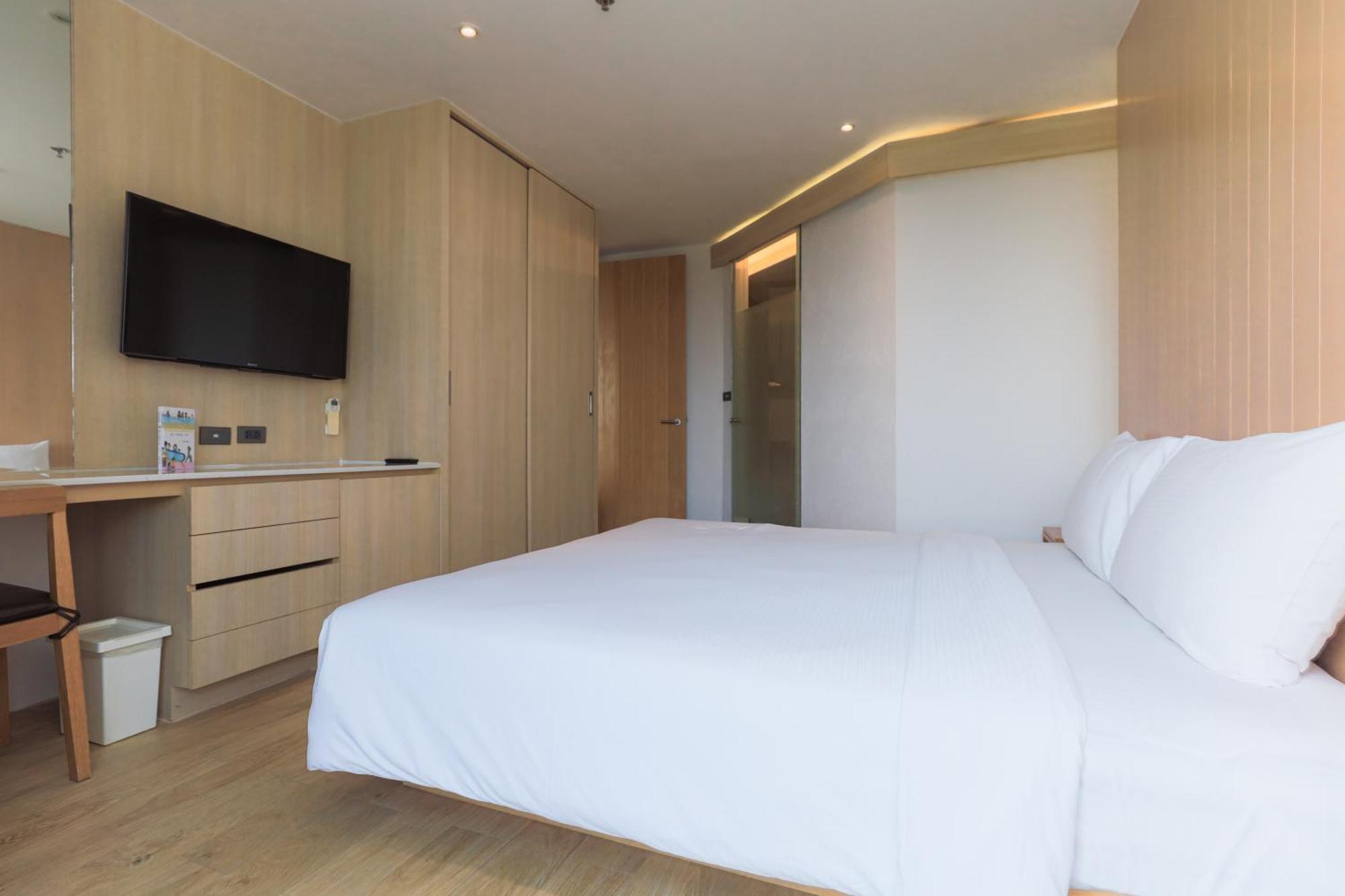 Balcony Seaside Sriracha Hotel & Serviced Apartments Si Racha Exterior photo