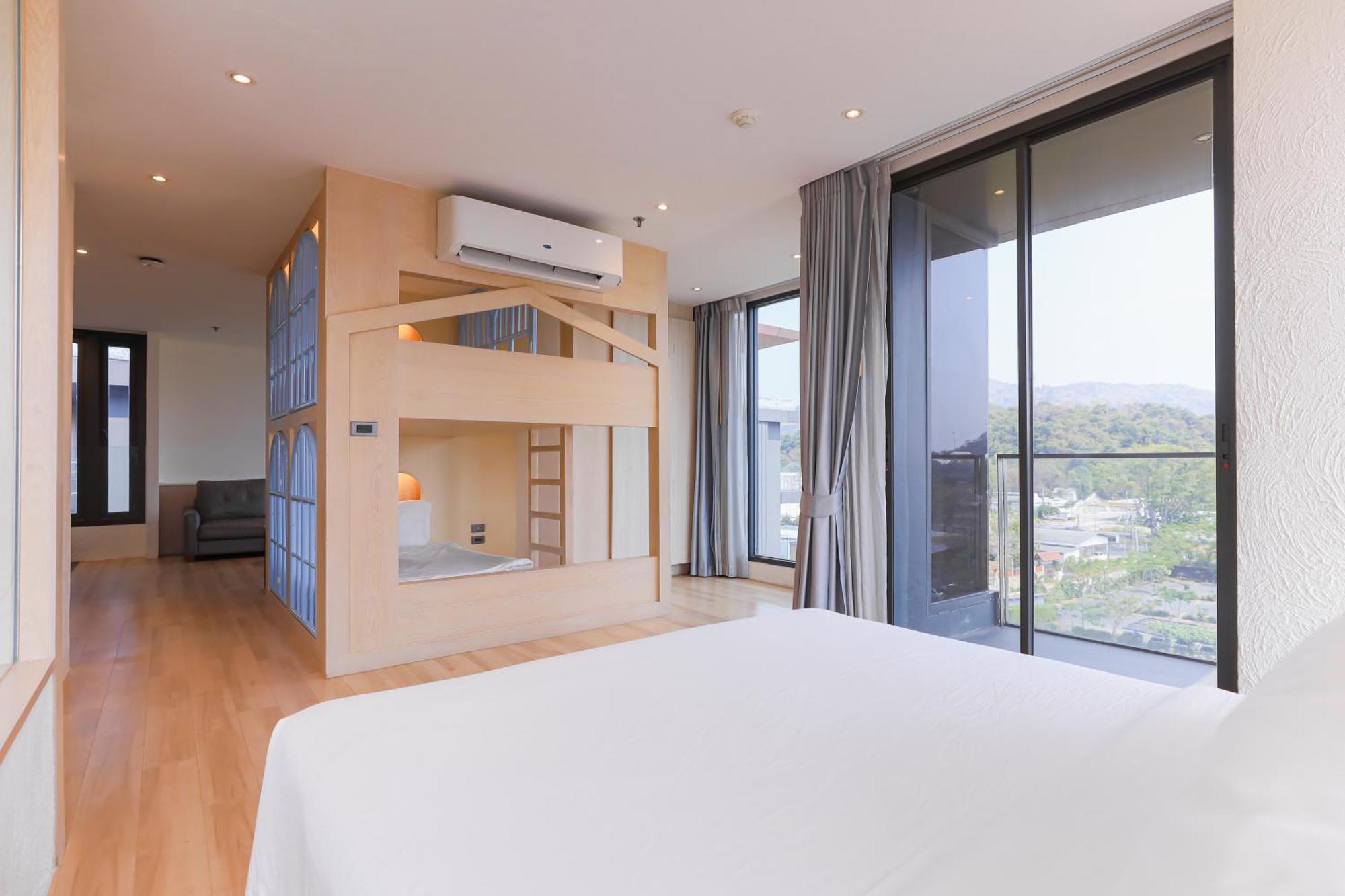 Balcony Seaside Sriracha Hotel & Serviced Apartments Si Racha Exterior photo