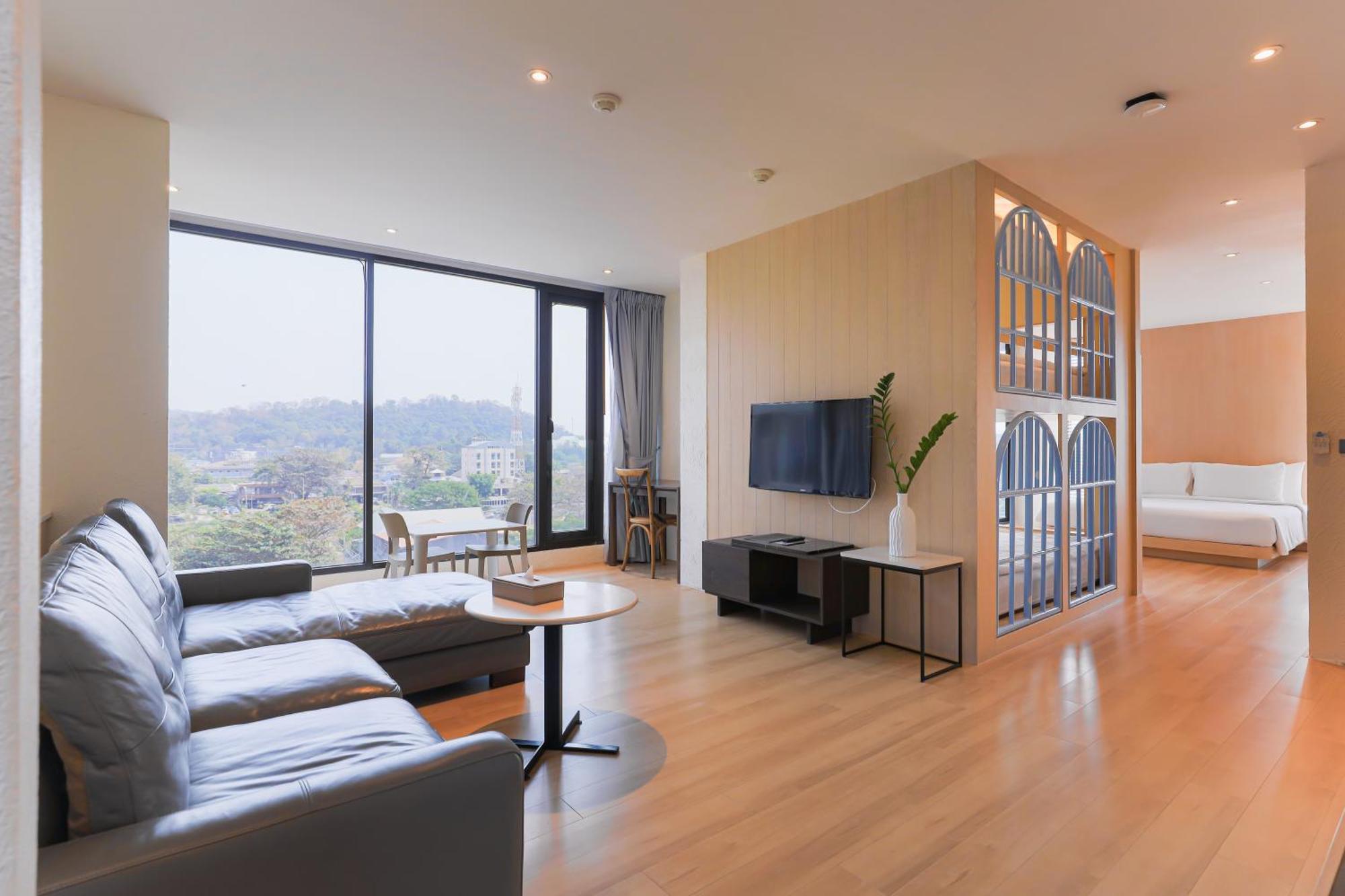 Balcony Seaside Sriracha Hotel & Serviced Apartments Si Racha Exterior photo