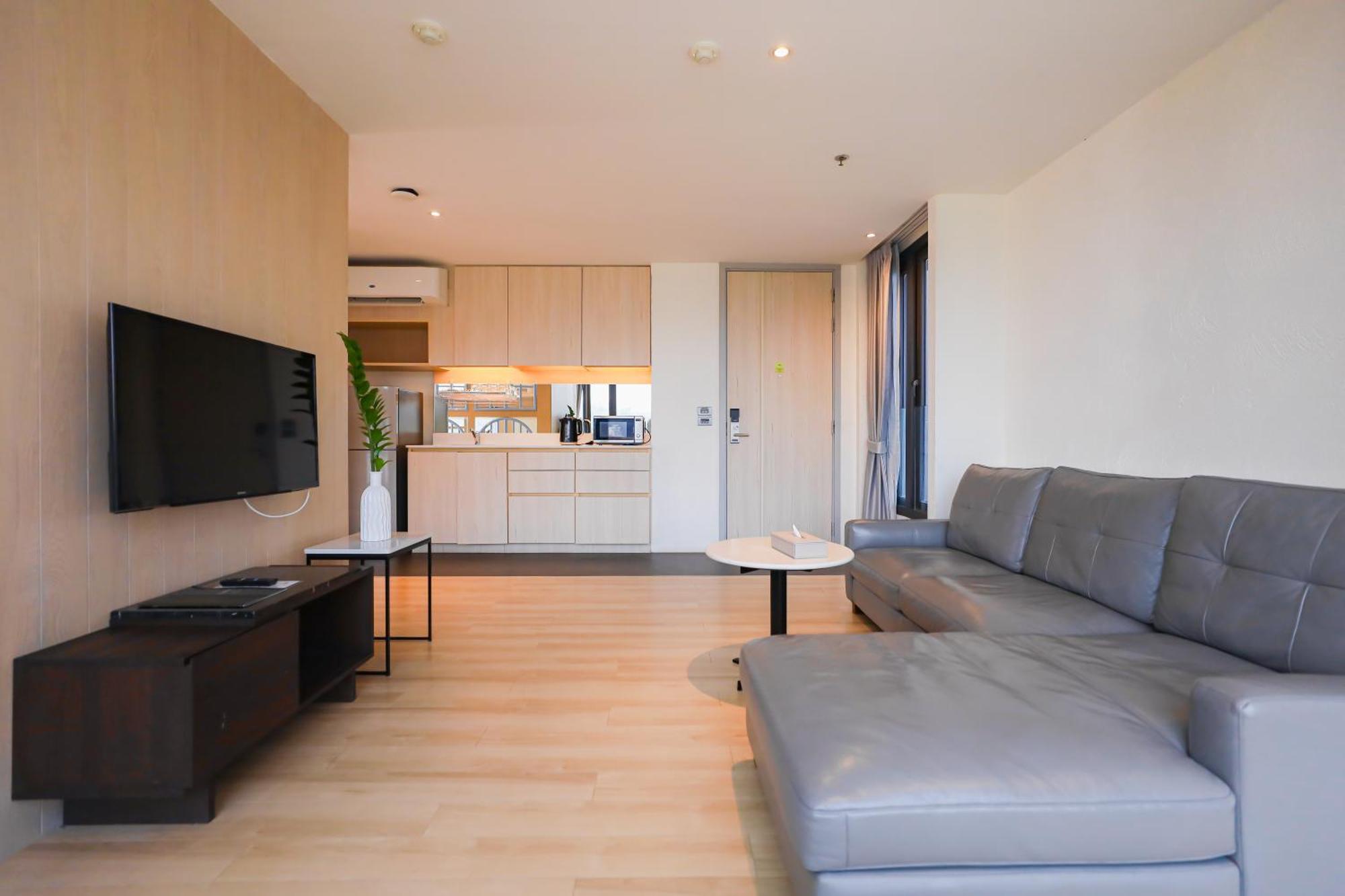 Balcony Seaside Sriracha Hotel & Serviced Apartments Si Racha Exterior photo